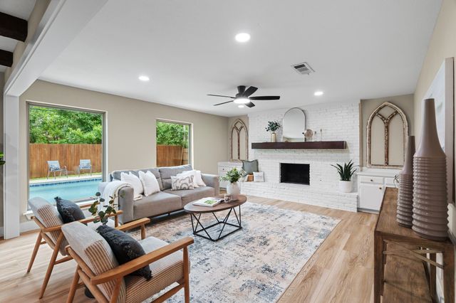 532 Holder Drive, Hurst, TX 76053