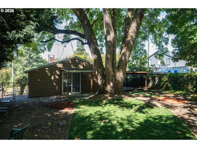 13983 TAYLOR Ln, Oregon City, OR 97045