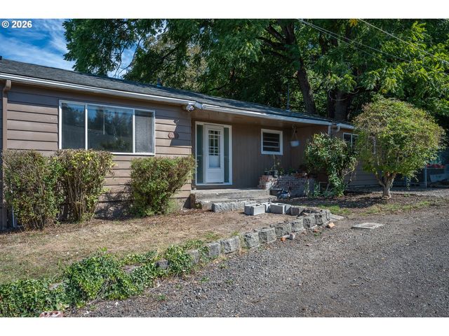 13983 TAYLOR Ln, Oregon City, OR 97045