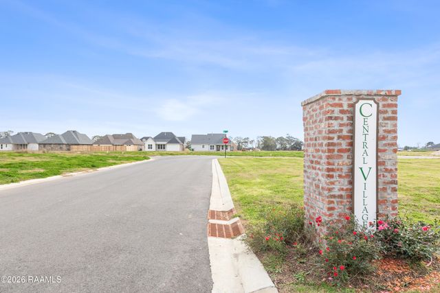 103 Central Village Way, Youngsville, LA 70592