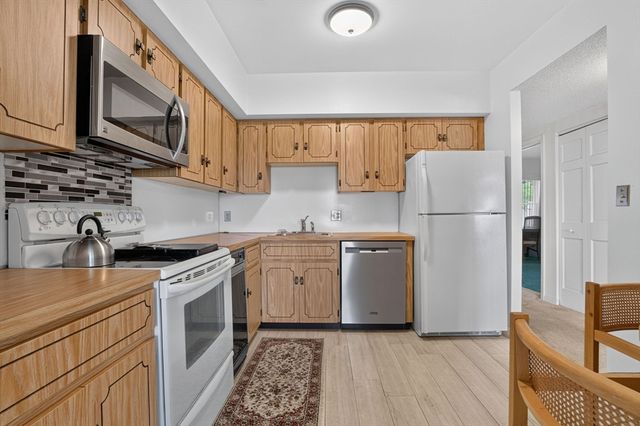 19 Schooner Ln 19, Quincy, MA 02171