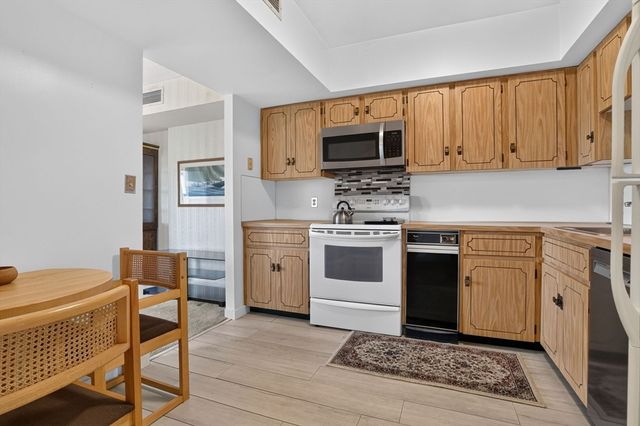 19 Schooner Ln 19, Quincy, MA 02171