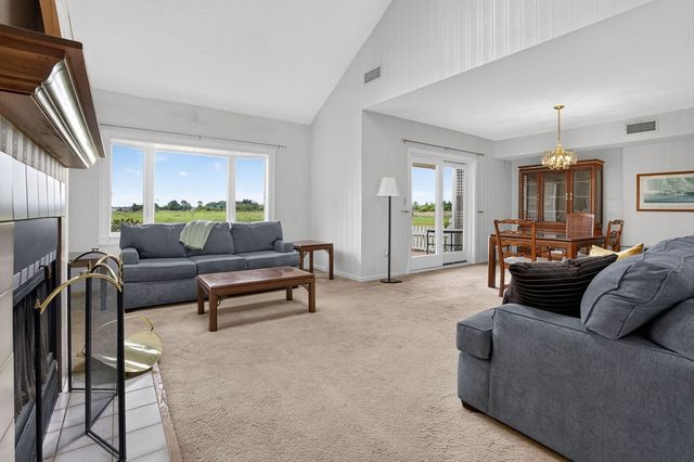 19 Schooner Ln 19, Quincy, MA 02171