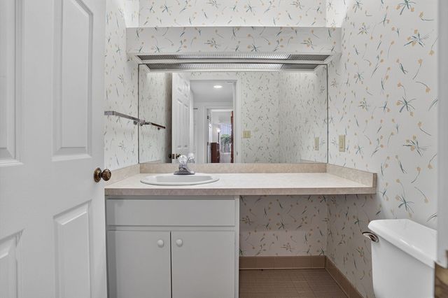 19 Schooner Ln 19, Quincy, MA 02171