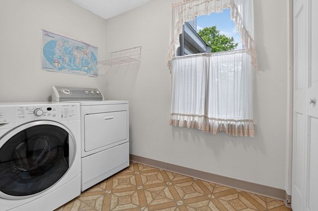 19 Schooner Ln 19, Quincy, MA 02171