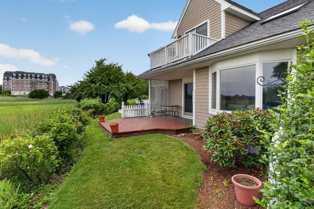19 Schooner Ln 19, Quincy, MA 02171