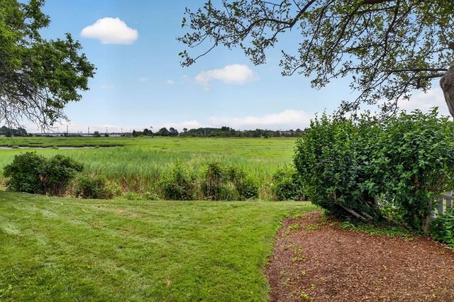 19 Schooner Ln 19, Quincy, MA 02171