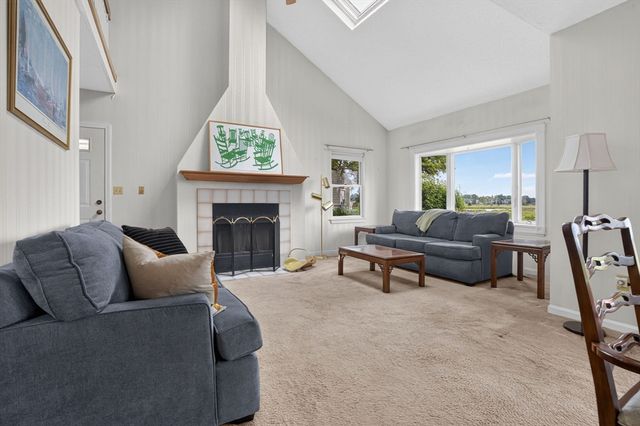 19 Schooner Ln 19, Quincy, MA 02171