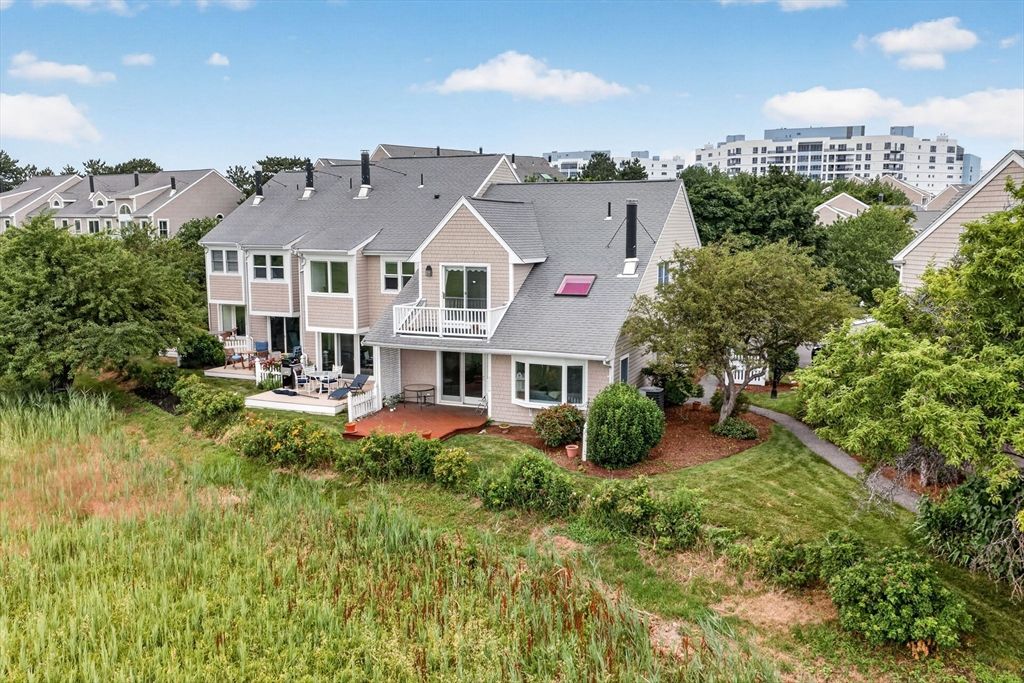 19 Schooner Ln 19, Quincy, MA 02171