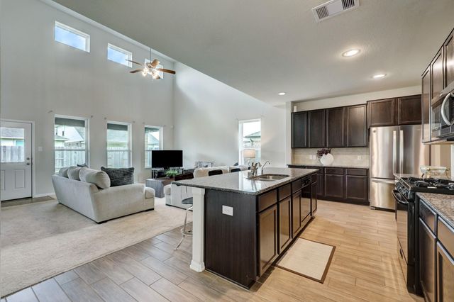 2125 Sand Lily Dr, Texas City, TX 77568