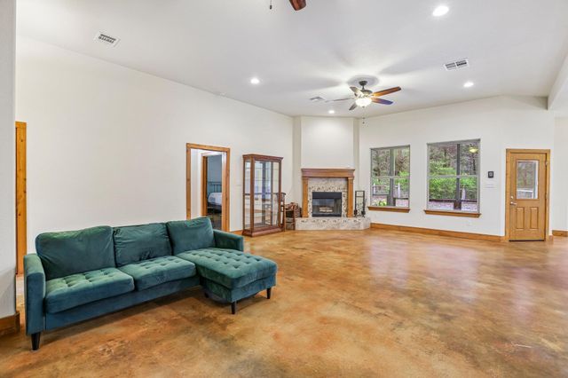 267 Corral RD, Smithville, TX 78957