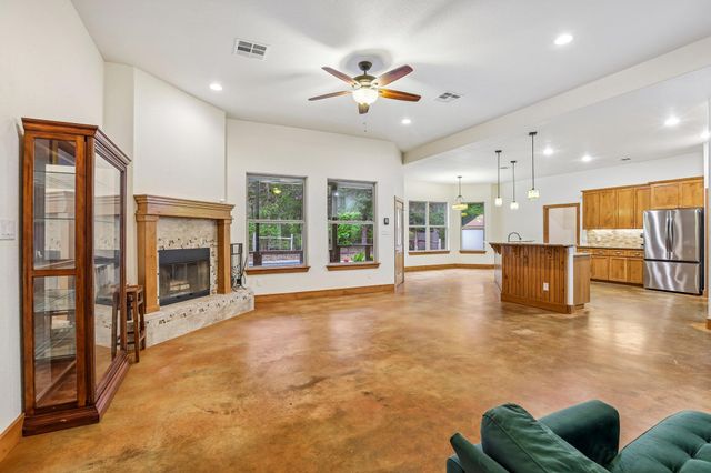 267 Corral RD, Smithville, TX 78957