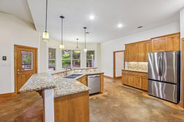 267 Corral RD, Smithville, TX 78957