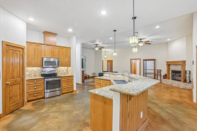 267 Corral RD, Smithville, TX 78957