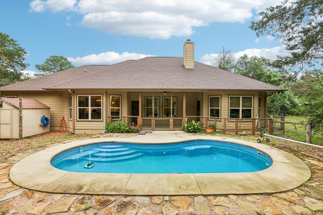 267 Corral RD, Smithville, TX 78957