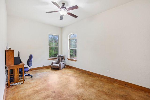 267 Corral RD, Smithville, TX 78957