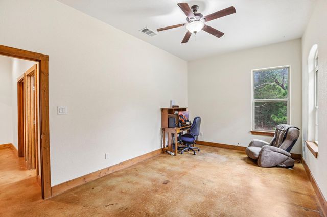 267 Corral RD, Smithville, TX 78957