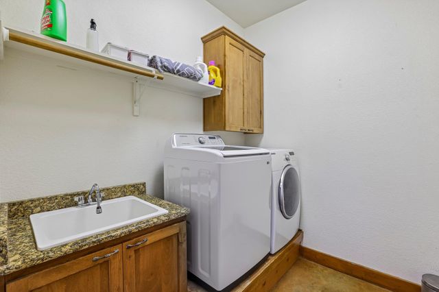 267 Corral RD, Smithville, TX 78957