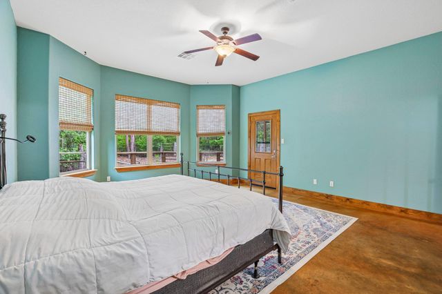 267 Corral RD, Smithville, TX 78957