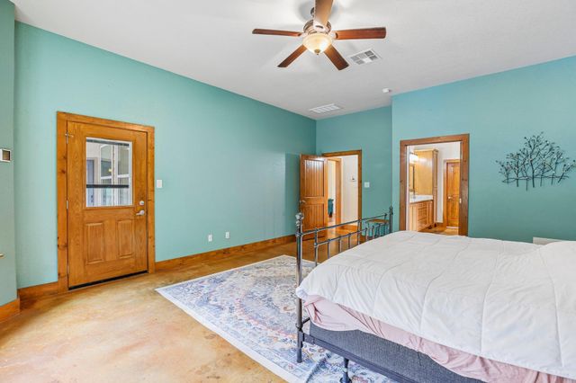 267 Corral RD, Smithville, TX 78957