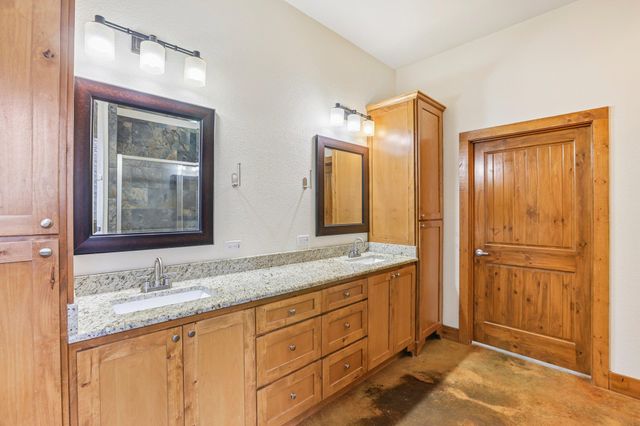 267 Corral RD, Smithville, TX 78957