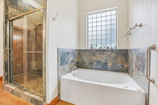 267 Corral RD, Smithville, TX 78957