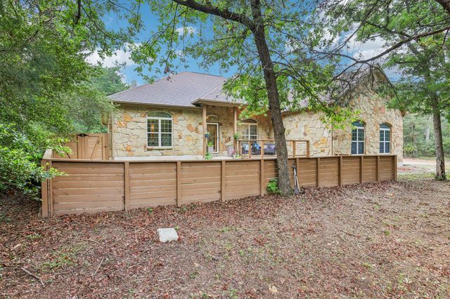 267 Corral RD, Smithville, TX 78957