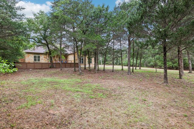 267 Corral RD, Smithville, TX 78957