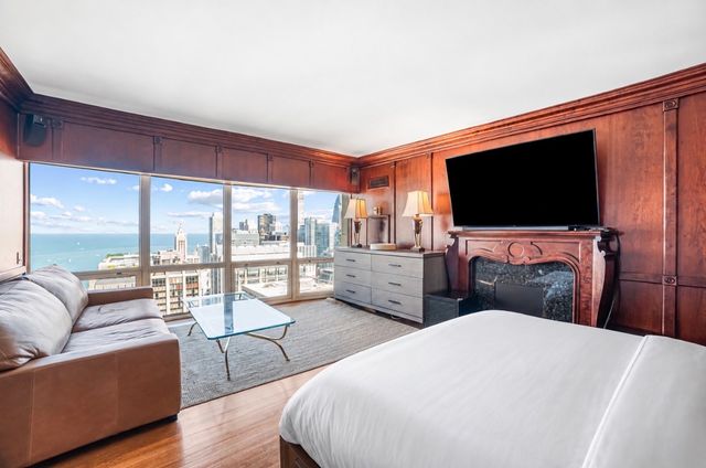 100 E Huron Street 3504, Chicago, IL 60611