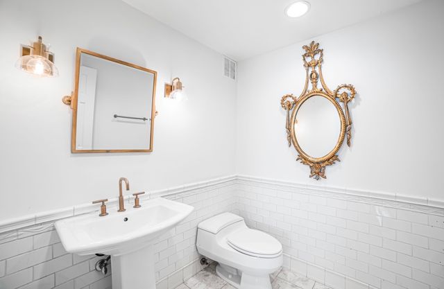 100 E Huron Street 3504, Chicago, IL 60611