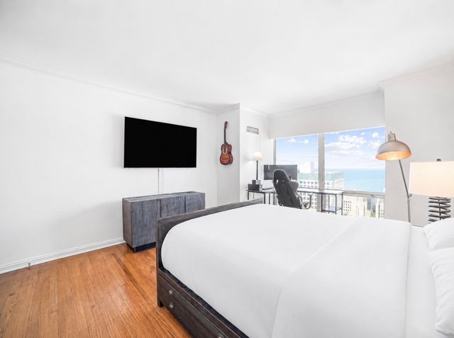 100 E Huron Street 3504, Chicago, IL 60611