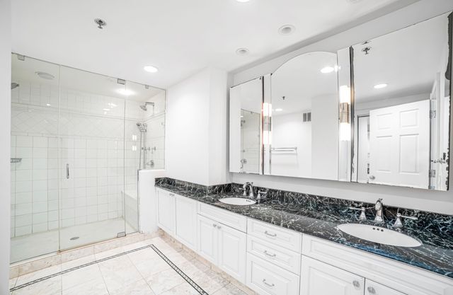 100 E Huron Street 3504, Chicago, IL 60611