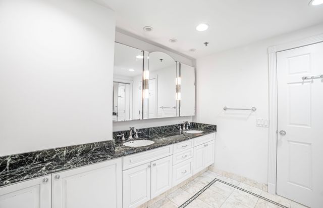 100 E Huron Street 3504, Chicago, IL 60611