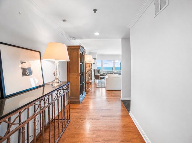 100 E Huron Street 3504, Chicago, IL 60611