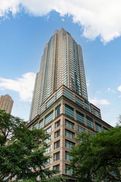 100 E Huron Street 3504, Chicago, IL 60611