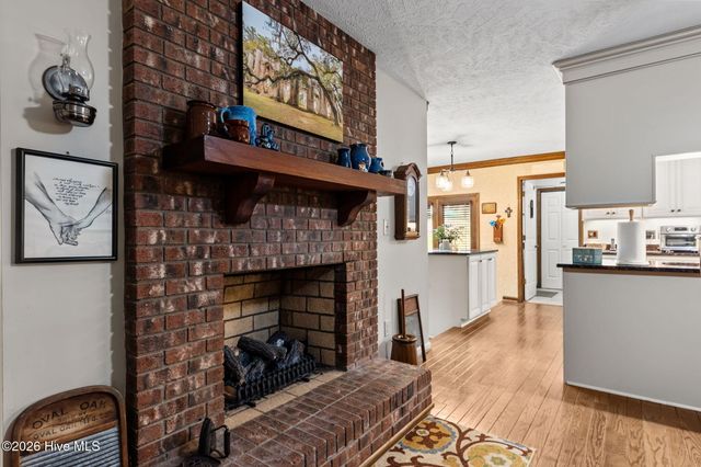 205 W Hedgelawn Way, Southern Pines, NC 28387