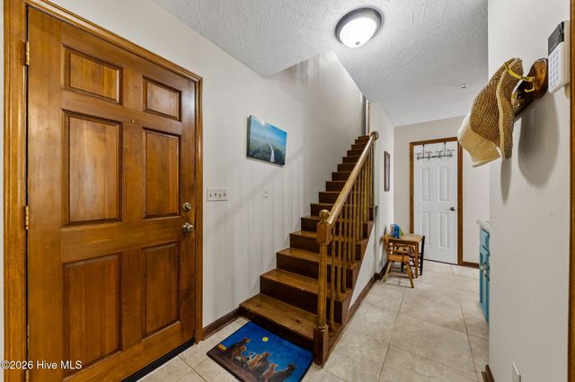 205 W Hedgelawn Way, Southern Pines, NC 28387