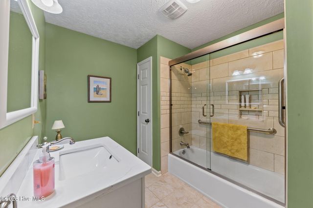 205 W Hedgelawn Way, Southern Pines, NC 28387