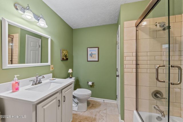 205 W Hedgelawn Way, Southern Pines, NC 28387