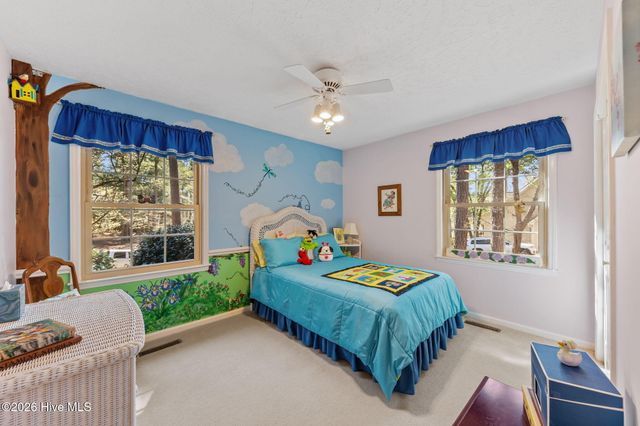 205 W Hedgelawn Way, Southern Pines, NC 28387