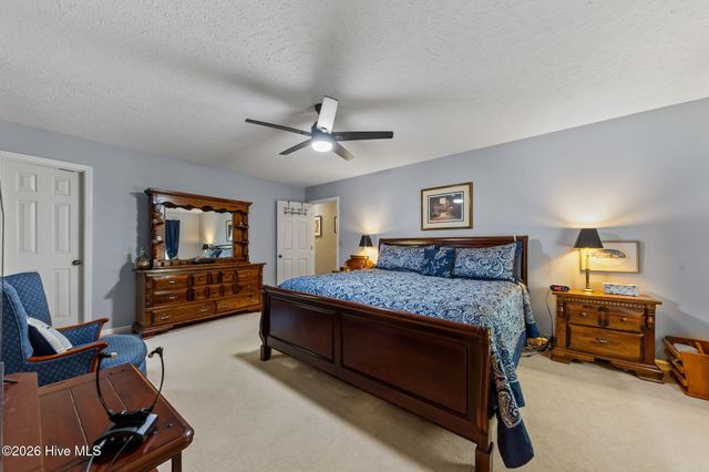 205 W Hedgelawn Way, Southern Pines, NC 28387