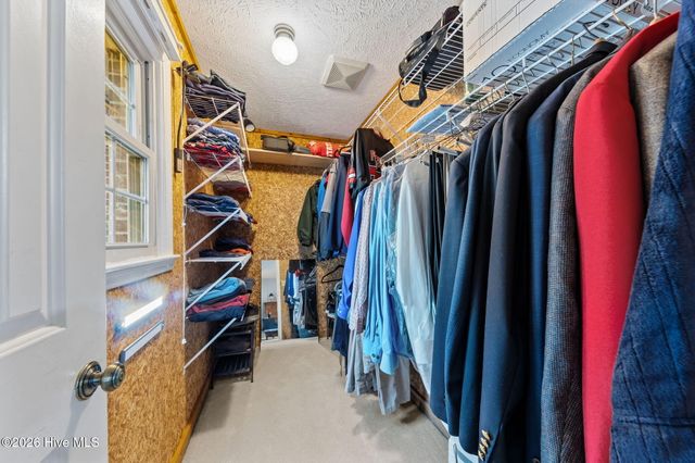 205 W Hedgelawn Way, Southern Pines, NC 28387