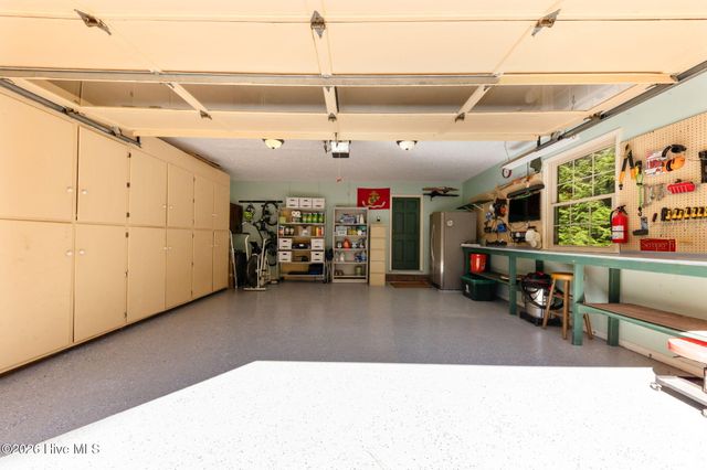 205 W Hedgelawn Way, Southern Pines, NC 28387