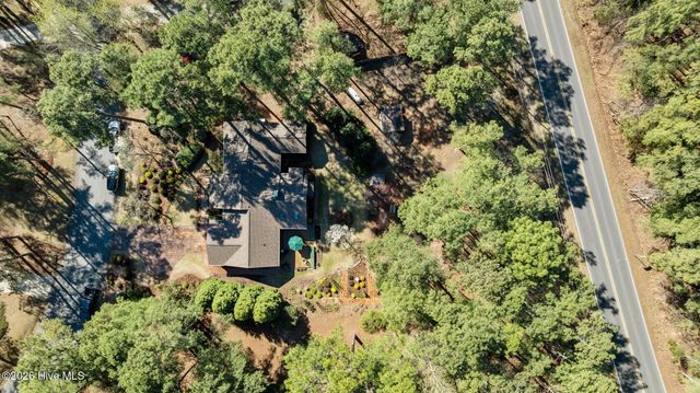 205 W Hedgelawn Way, Southern Pines, NC 28387