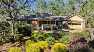 205 W Hedgelawn Way, Southern Pines, NC 28387