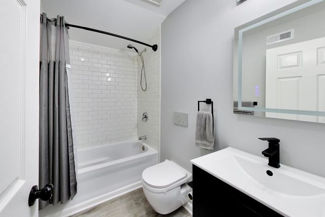 5012 N Tripp Avenue, Chicago, IL 60630