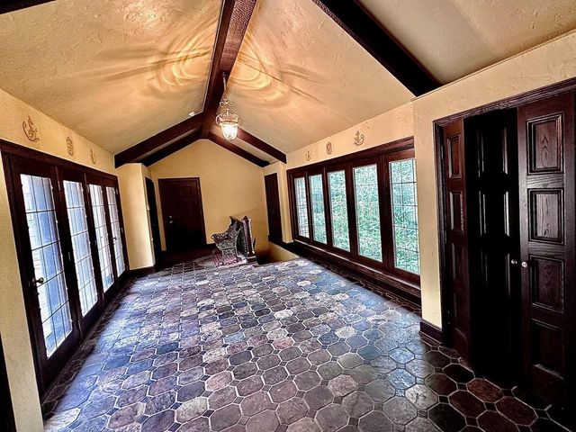 1101 S MONROE AVENUE, Green Bay, WI 54301