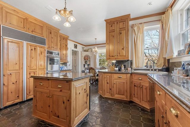 1101 S MONROE AVENUE, Green Bay, WI 54301