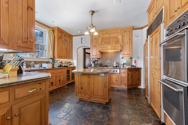 1101 S MONROE AVENUE, Green Bay, WI 54301