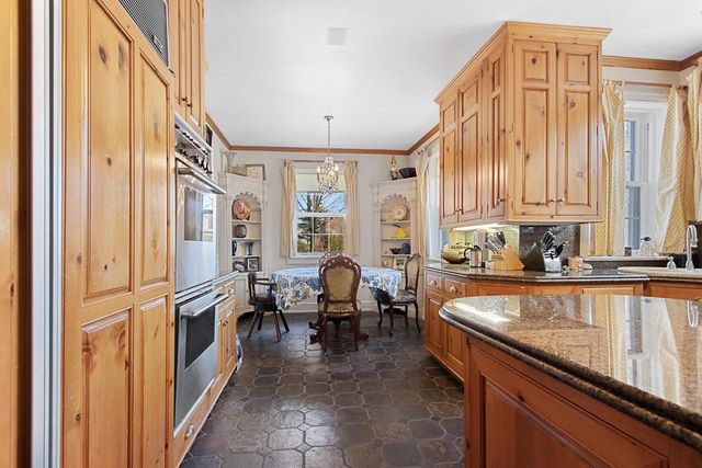 1101 S MONROE AVENUE, Green Bay, WI 54301